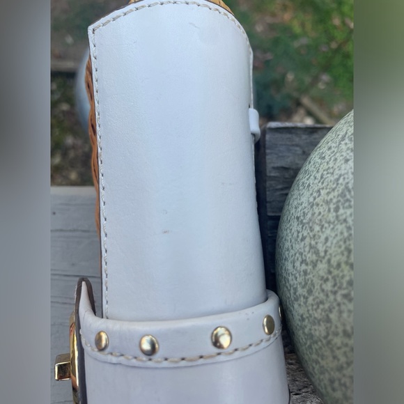 Michael Kors clutch. Woven. With twist lock. - Picture 11 of 17